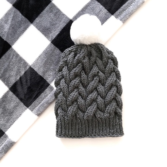 NWT Beanie Hat Gray Cable Knit Handmade Women Girl Teen OS Pom-Pom Merino Wool - Picture 5 of 8